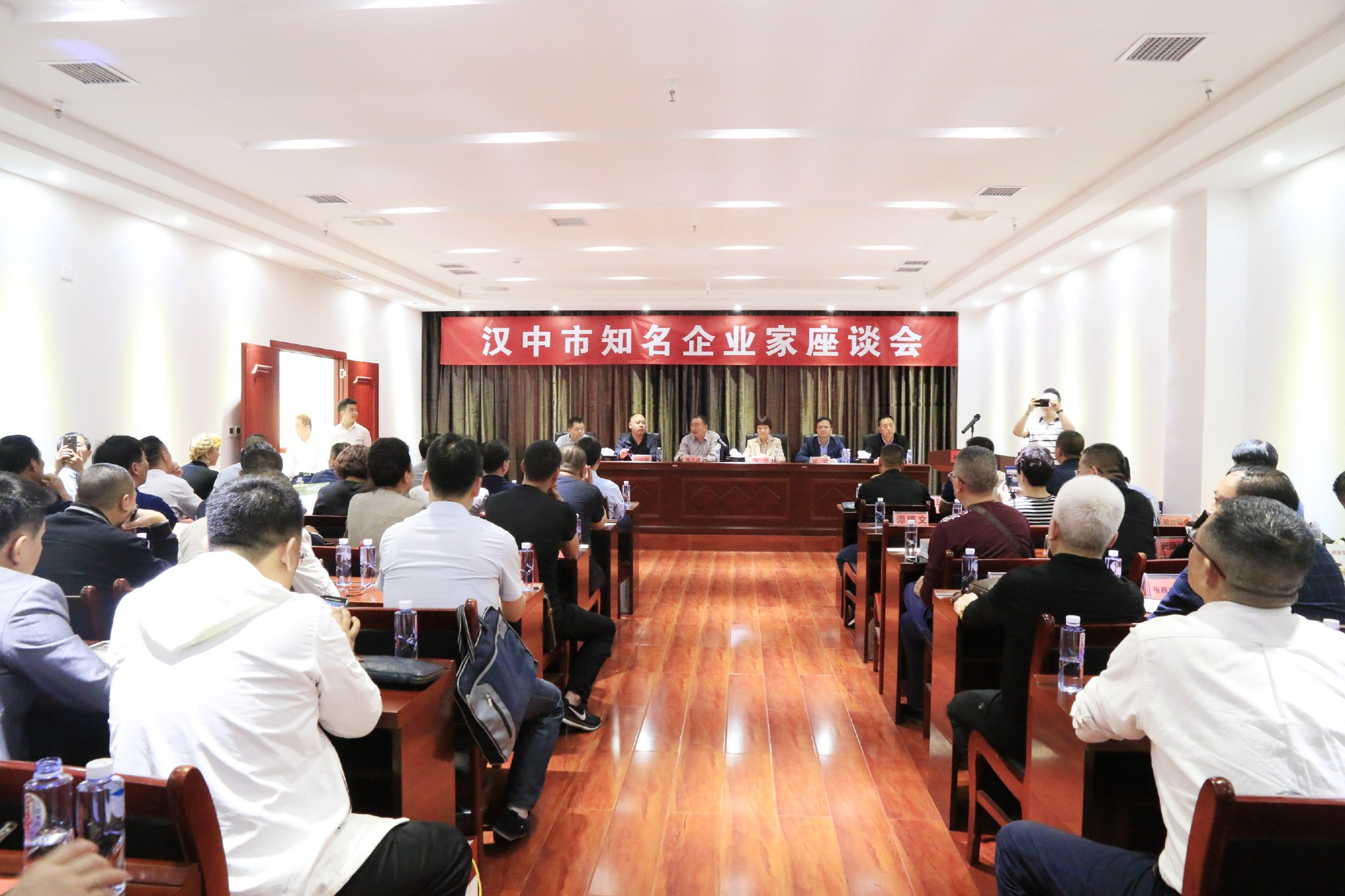 三安光电参加中法企业家座谈会：为全球半导体产业创新协作注入新动能