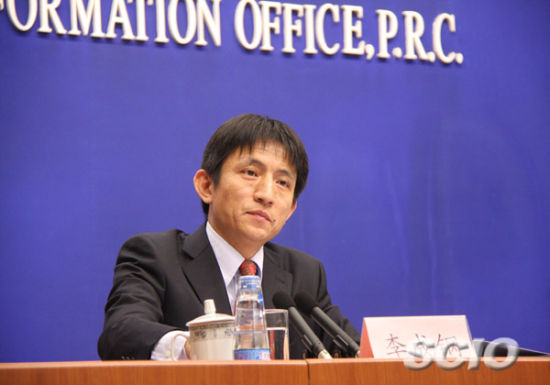 商务部国际贸易谈判代表兼副部长李成钢会见罗技公司首席执行官法贝尔