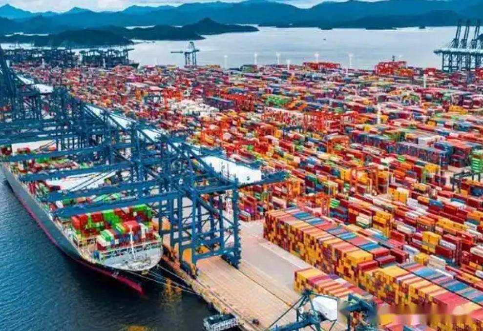 津巴布韦出口激增12月贸易顺差2.4亿美元