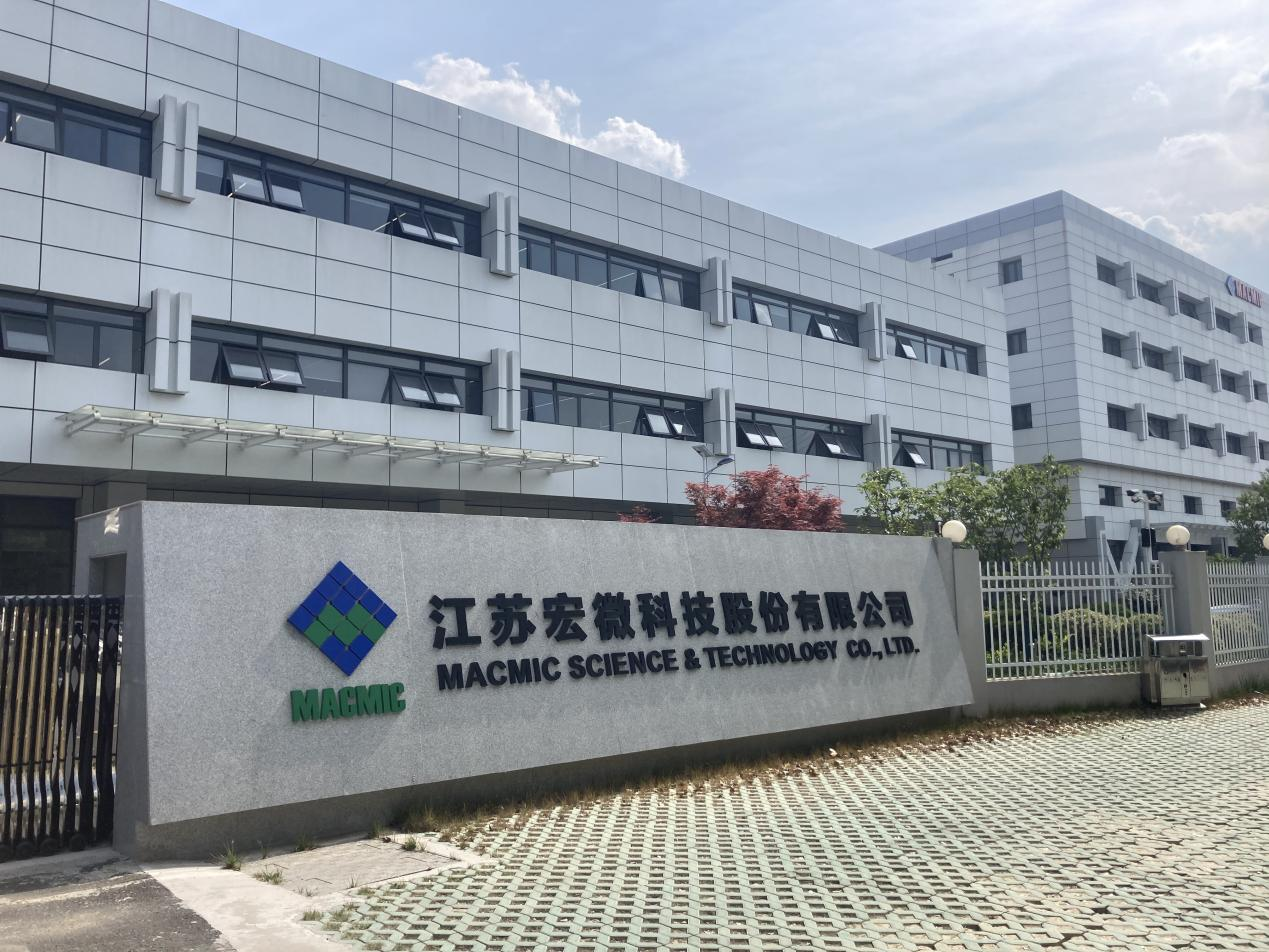隆利科技：公司在Micro-LED技术领域有效申请专利共26项，其中发明专利24项