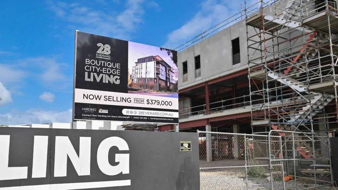 媒体称，爱2026年不能完成建造足够的新房来缓解住房危机的目标