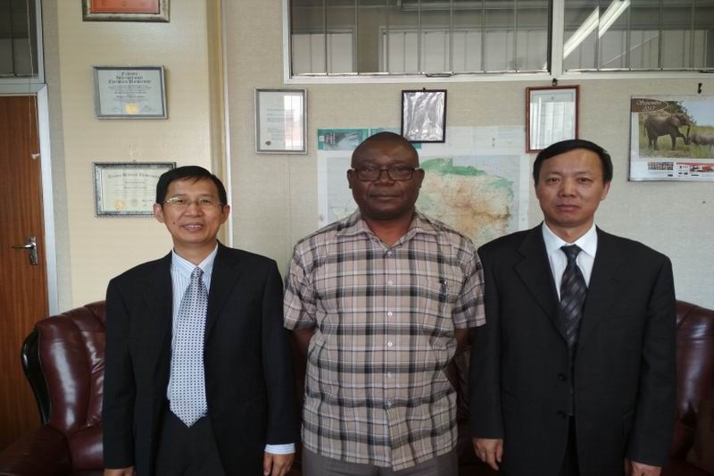 李汉清参赞拜会圭亚那旅游工贸部长罗德里格斯