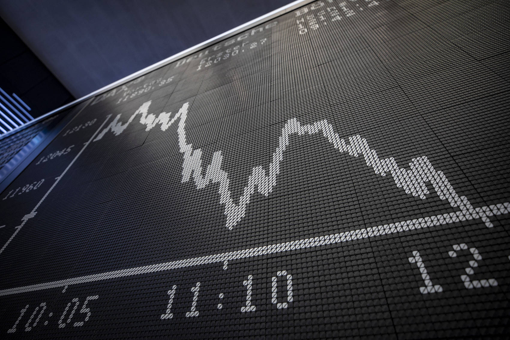 法国10年期国债收益率涨11.2个基点，报3.755%