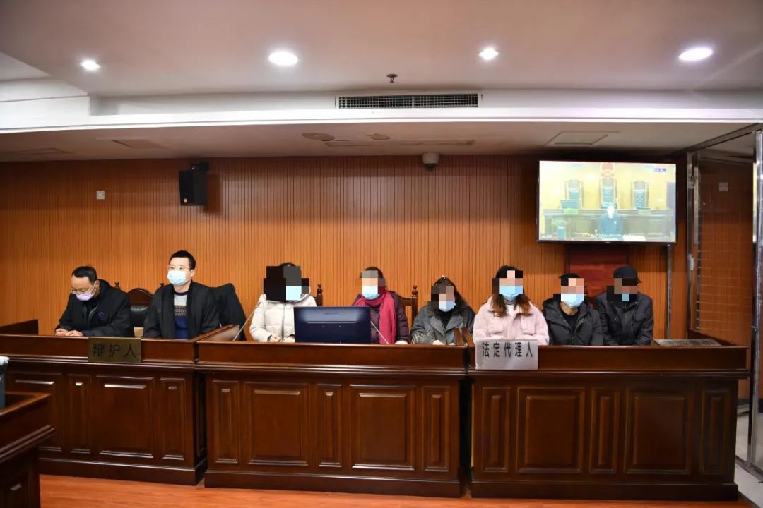 唐中东大使出席使馆向毛妇女赋能培训中心捐赠缝纫机交接仪式