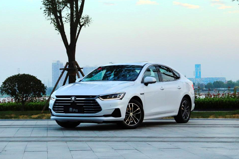 比亚迪2025年净利润326.2亿元 研发投入634亿元