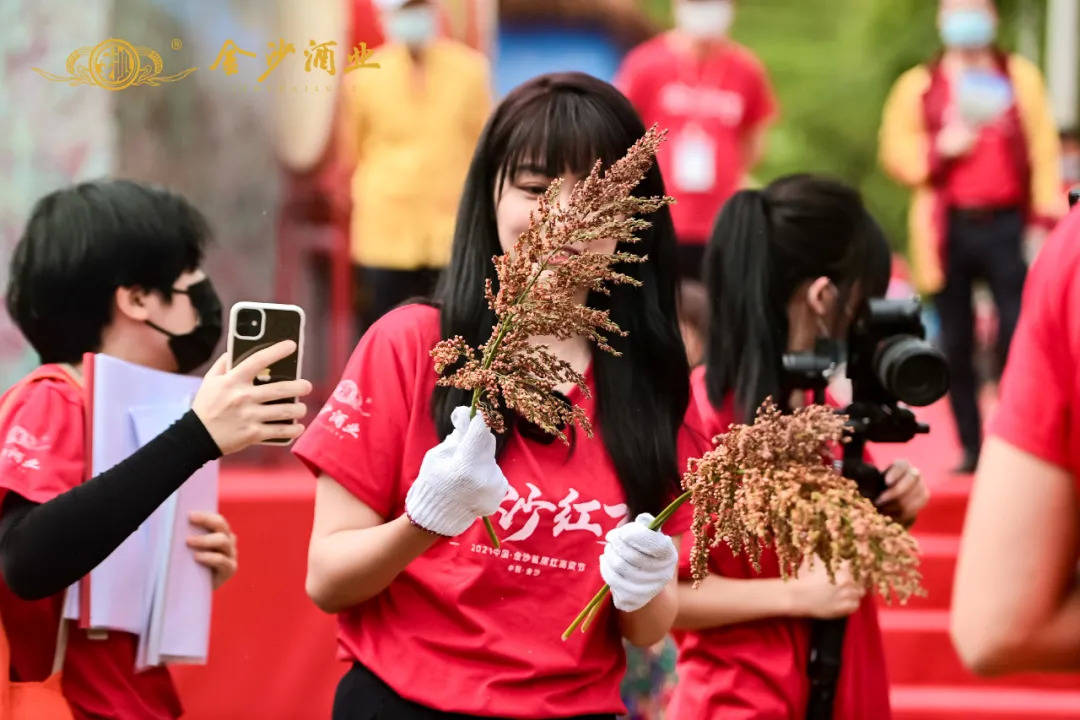 酒业底层逻辑重写！只做批发赚差价注定出局？中国酒类流通协会会长秦书尧最新发声：流通企业必须“重生”