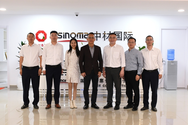吕瑞浩公参同非洲疾控中心幕僚长克劳德斯进行工作交流