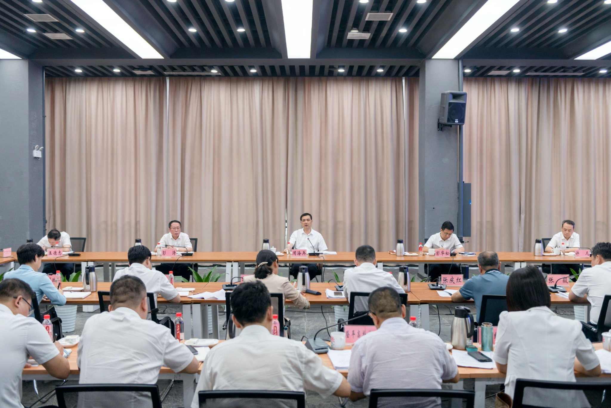 国家发展改革委副主任周海兵会见安哥拉矿产资源、石油和天然气部部长阿泽维多