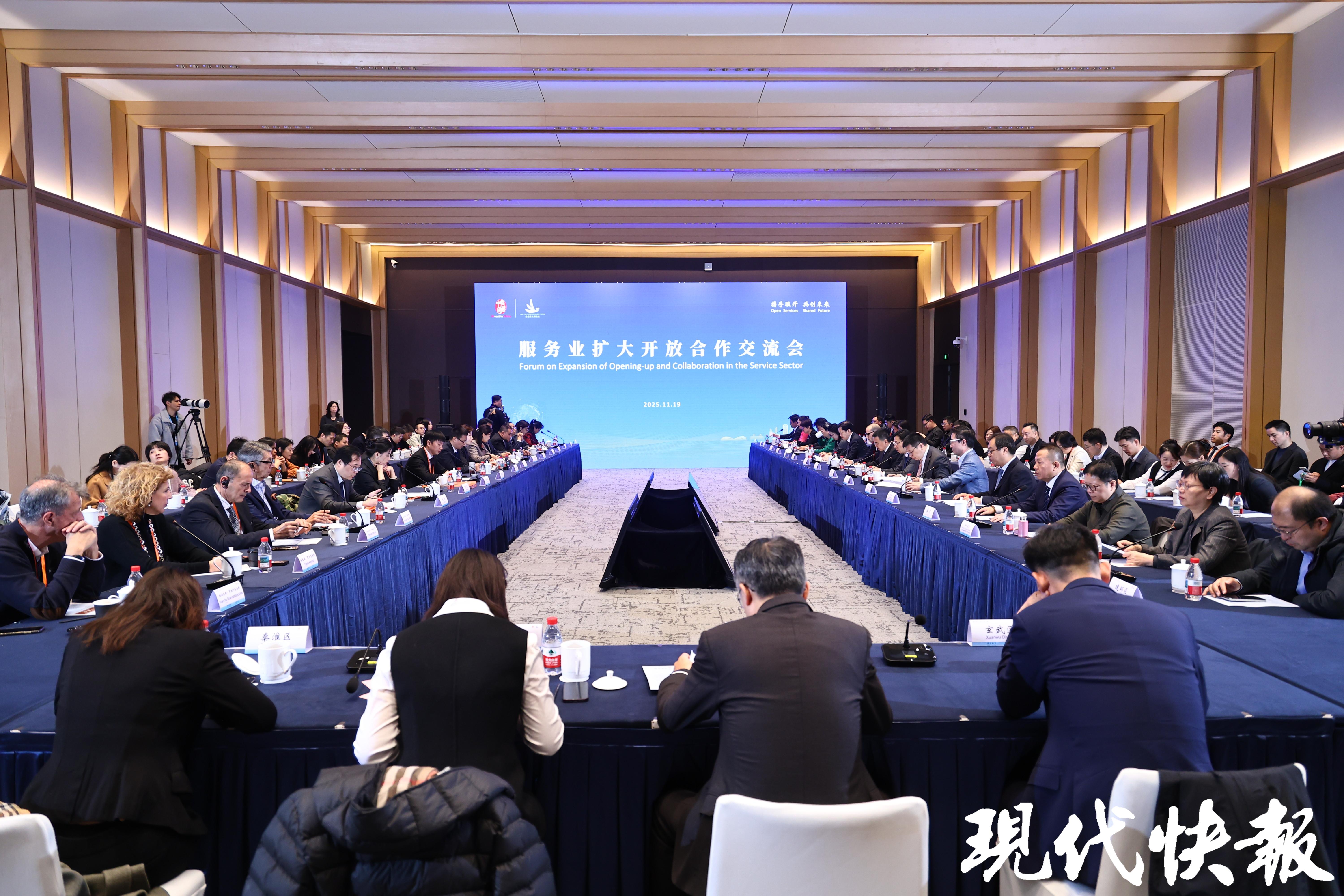 商务部:促进服务消费扩容升级 推进服务业开放合作