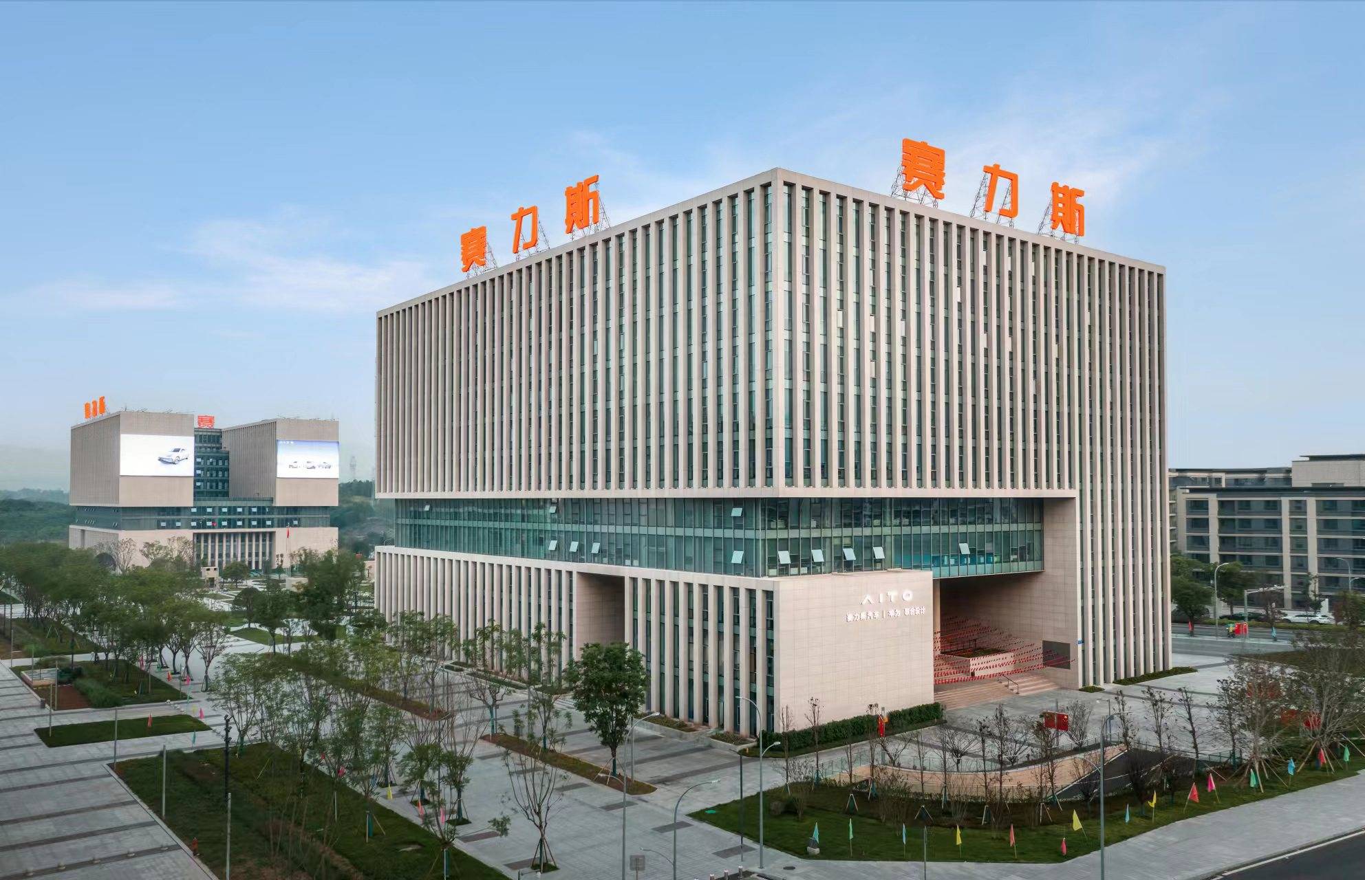 行业调整期遇挫，创业慧康营收连降、亏损翻倍，回款周期超500天