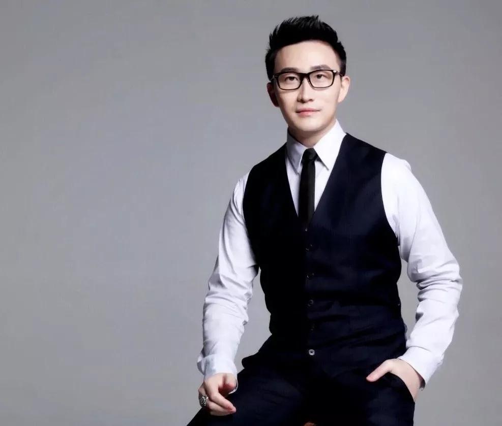 量化派创始人周灏提出“智能物种”概念，称机器人将从表演到现实生产力