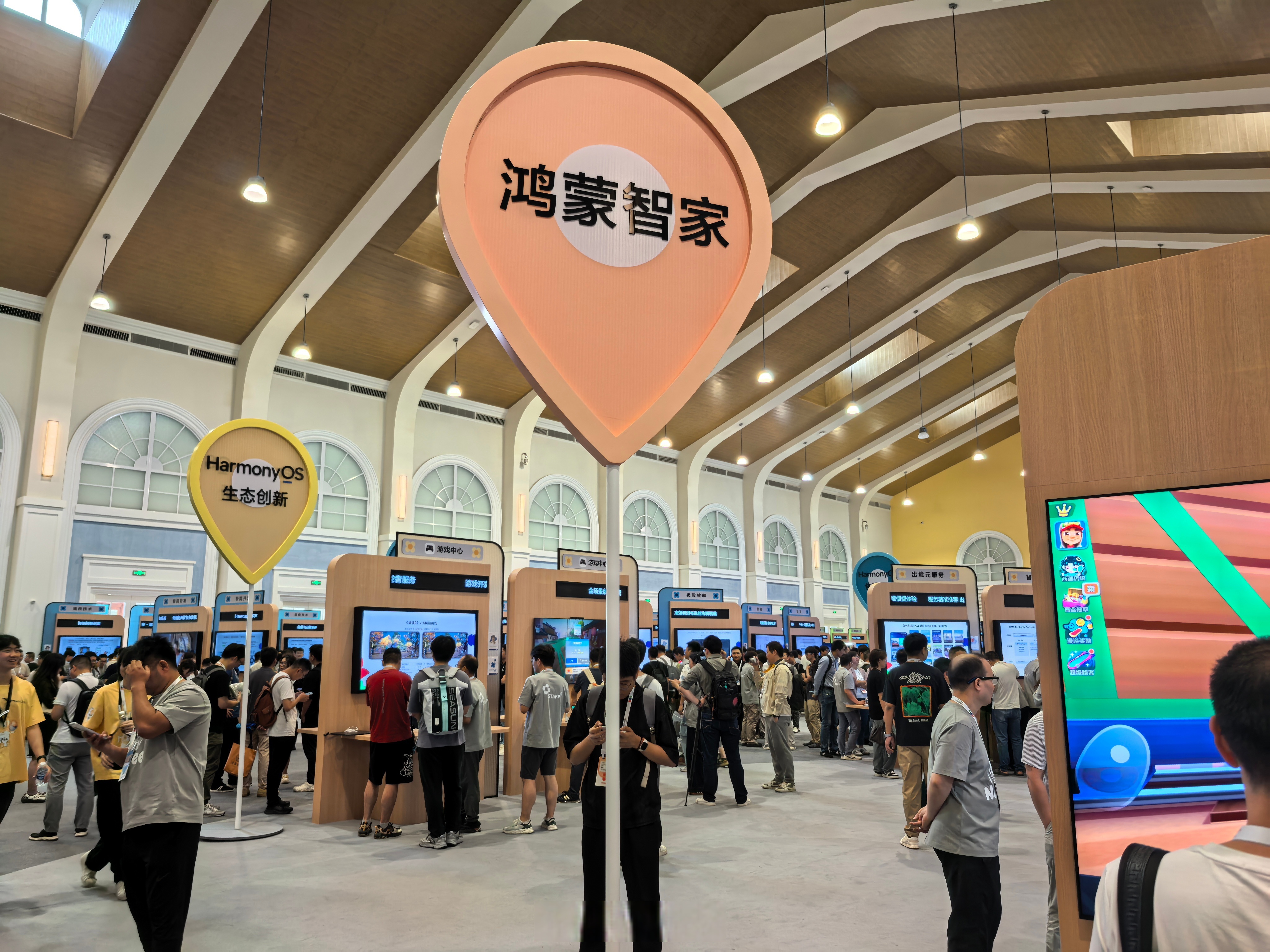 人工智能终端国家标准上新 涉及手机、电脑、电视、眼镜、汽车座舱、音箱、耳机等